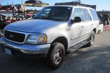 Junk 2002 Ford Expedition Photography