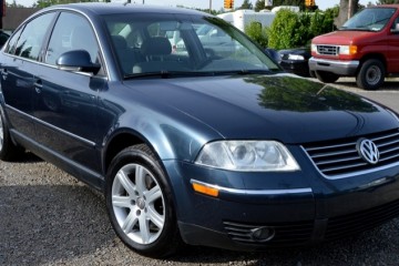 Junk 2004 Volkswagen Passat Photo