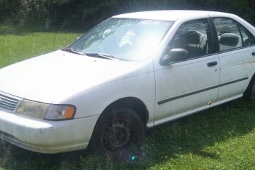 Junk 1995 Nissan Sentra Photography