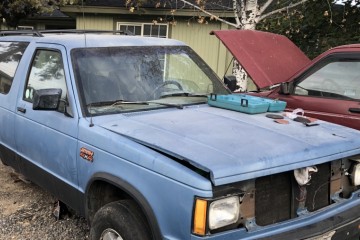 Junk 1990 GMC S-15 Jimmy Photography