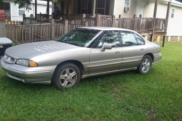 Junk 1997 Pontiac Bonneville Photography