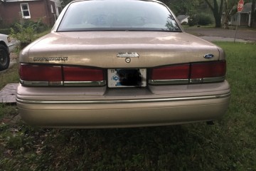 1997 Ford Crown Victoria - Photo 2 of 3