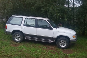 Junk 1997 Ford Explorer Photo