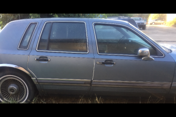 1990 Lincoln Town Car - Photo 3 of 9