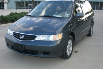 Junk 2003 Honda Odyssey Photography