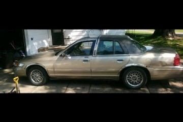 Junk 2000 Mercury Grand Marquis Photo