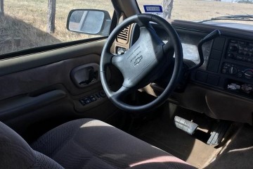 1995 Chevrolet Suburban - Photo 5 of 7