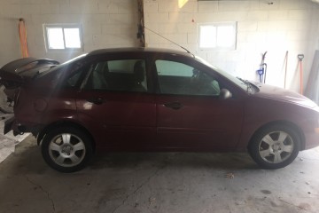 2006 Ford Focus - Photo 2 of 5