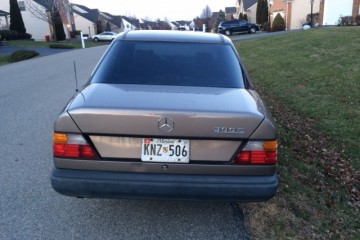 1990 Mercedes-Benz 300-Class - Photo 1 of 4