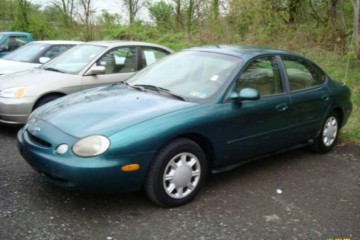 Junk 1996 Ford Taurus Photo