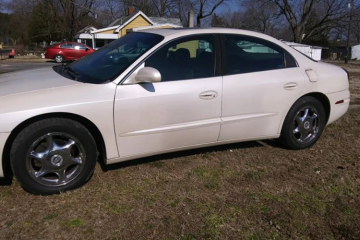 2001 Oldsmobile Aurora - Photo 1 of 3