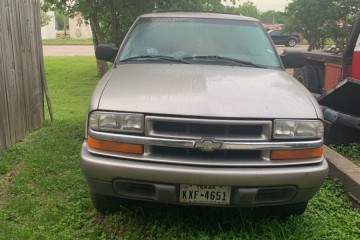 Junk 2002 Chevrolet Blazer Image