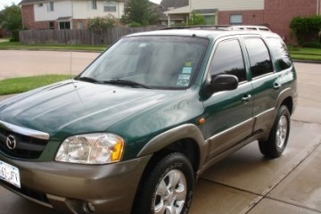 Junk 2001 Mazda Tribute Photography