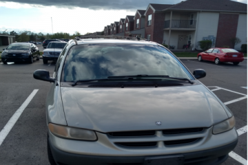 Junk 2000 Dodge Caravan Photo