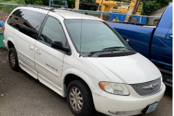 Junk 2002 Chrysler Town and Country Photography