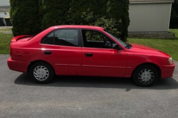 2000 Hyundai Accent - Photo 1 of 5