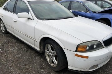 Junk 2000 Lincoln LS Photo