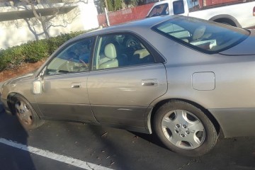 Junk 2000 Lexus ES 300 Image