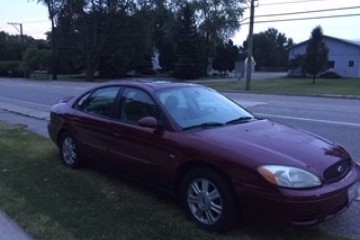 Junk 2004 Ford Taurus Photo