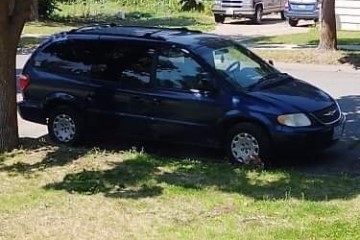 Junk 2002 Chrysler Town and Country Image