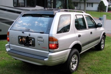 Junk 1999 Isuzu Rodeo Photography