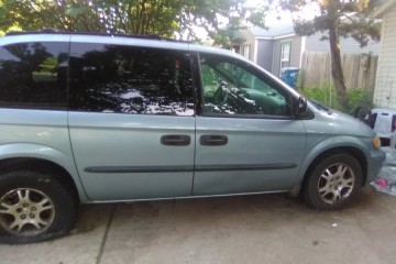 Junk 2003 Dodge Caravan Photo