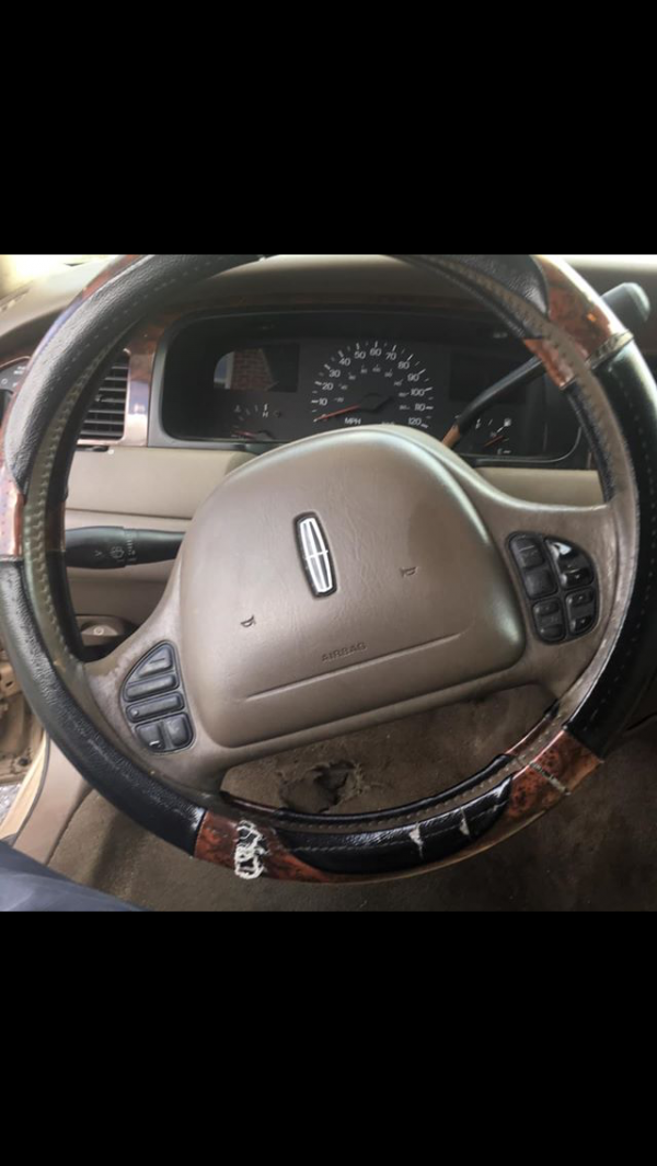 1998 Lincoln Town Car For Sale in Federalsburg, MD Salvage Cars