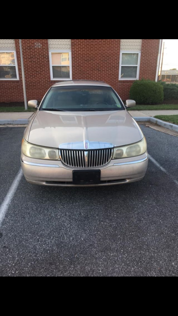 1998 Lincoln Town Car For Sale in Federalsburg, MD Salvage Cars