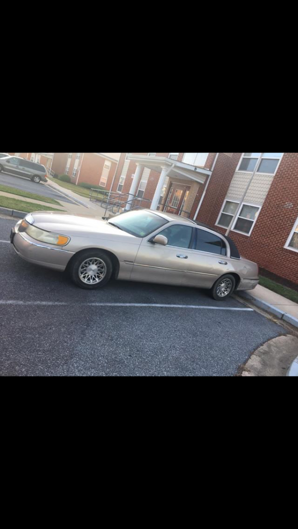 1998 Lincoln Town Car For Sale in Federalsburg, MD Salvage Cars