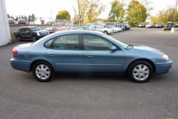 Junk 2005 Ford Taurus Photo