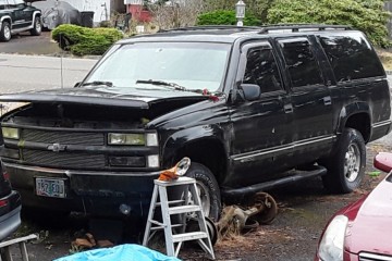 Junk 1997 Chevrolet Suburban Photo