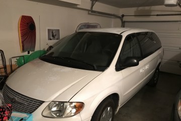 Junk 2002 Chrysler Town and Country Photography