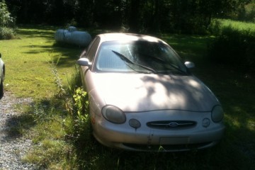 1999 Ford Taurus - Photo 1 of 2