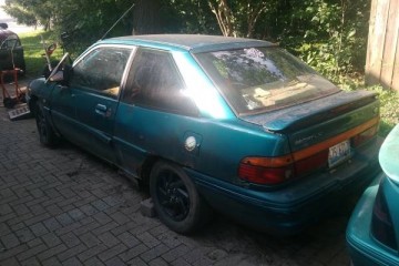 1994 Ford Escort - Photo 1 of 6
