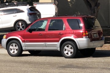 Junk 2006 Ford Escape Hybrid Photography