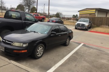 Junk 1999 Nissan Maxima Photo