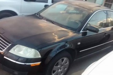 Junk 2003 Volkswagen Passat Photo