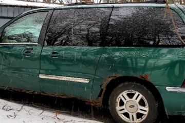 Junk 2002 Ford Windstar Image