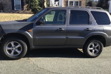 Junk 2005 Mazda Tribute Photo