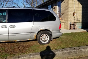 1999 Chrysler Town and Country - Photo 1 of 11