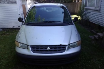 2000 Chrysler Grand Voyager - Photo 1 of 3