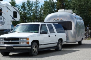 1999 Chevrolet Suburban - Photo 1 of 3