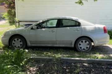 2005 Mitsubishi Galant - Photo 1 of 2