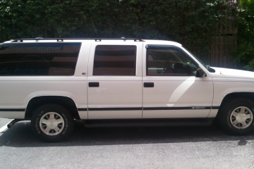 1999 Chevrolet Suburban - Photo 1 of 4