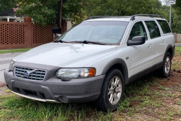 2004 Volvo XC70 - Photo 1 of 2