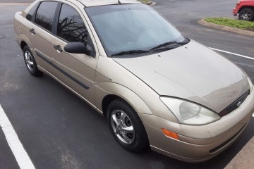 Junk 2001 Ford Focus Photo