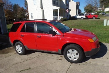 2004 Saturn VUE - Photo 1 of 17