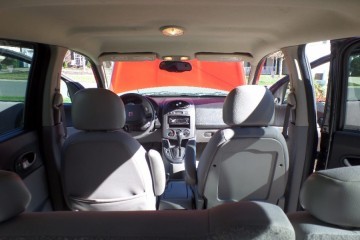 2004 Saturn VUE - Photo 13 of 17