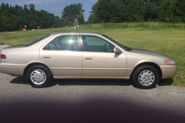 Junk 1997 Toyota Camry Photo