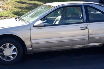 Junk 1997 Ford Thunderbird Photo